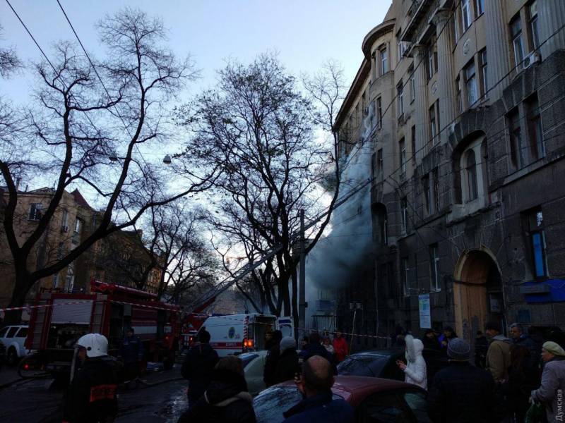 Пожар в экономическом колледже Одессы: в больнице скончалась преподаватель колледжа, семеро студентов госпитализированы (ФОТО, ВИДЕО) Пожар в экономическом колледже Одессы: в больнице скончалась преподаватель колледжа, семеро студентов госпитализированы (ФОТО, ВИДЕО)