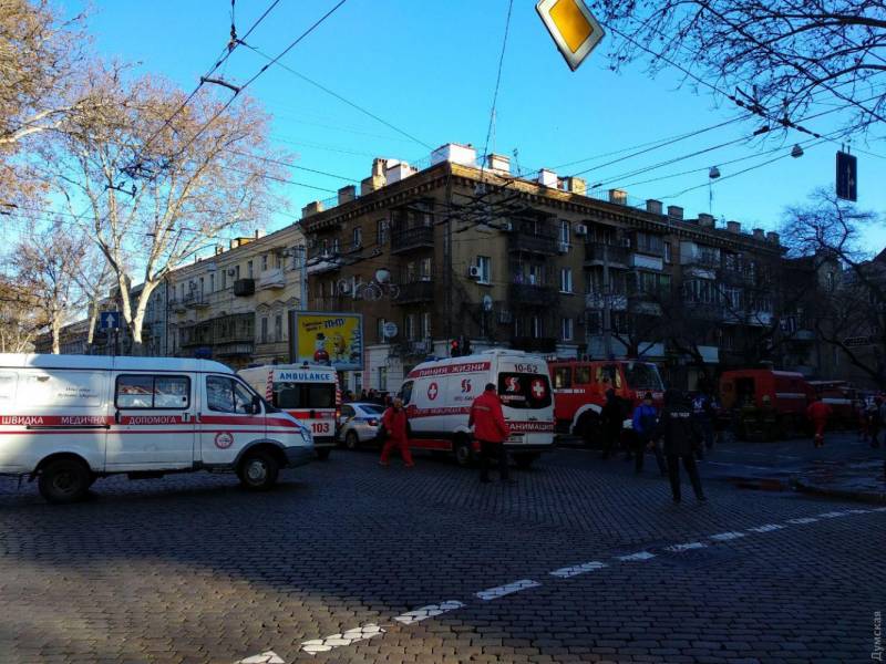 Пожар в экономическом колледже Одессы: в больнице скончалась преподаватель колледжа, семеро студентов госпитализированы (ФОТО, ВИДЕО) Пожар в экономическом колледже Одессы: в больнице скончалась преподаватель колледжа, семеро студентов госпитализированы (ФОТО, ВИДЕО)