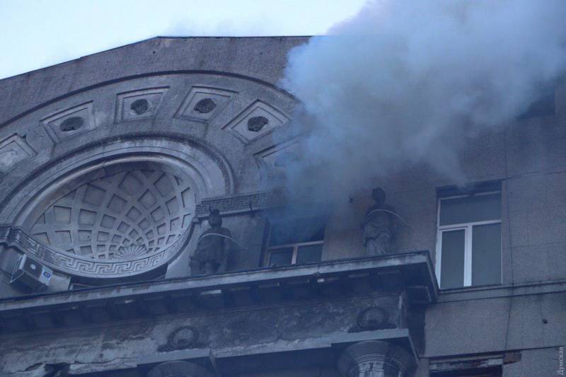Пожар в экономическом колледже Одессы: в больнице скончалась преподаватель колледжа, семеро студентов госпитализированы (ФОТО, ВИДЕО) Пожар в экономическом колледже Одессы: в больнице скончалась преподаватель колледжа, семеро студентов госпитализированы (ФОТО, ВИДЕО)