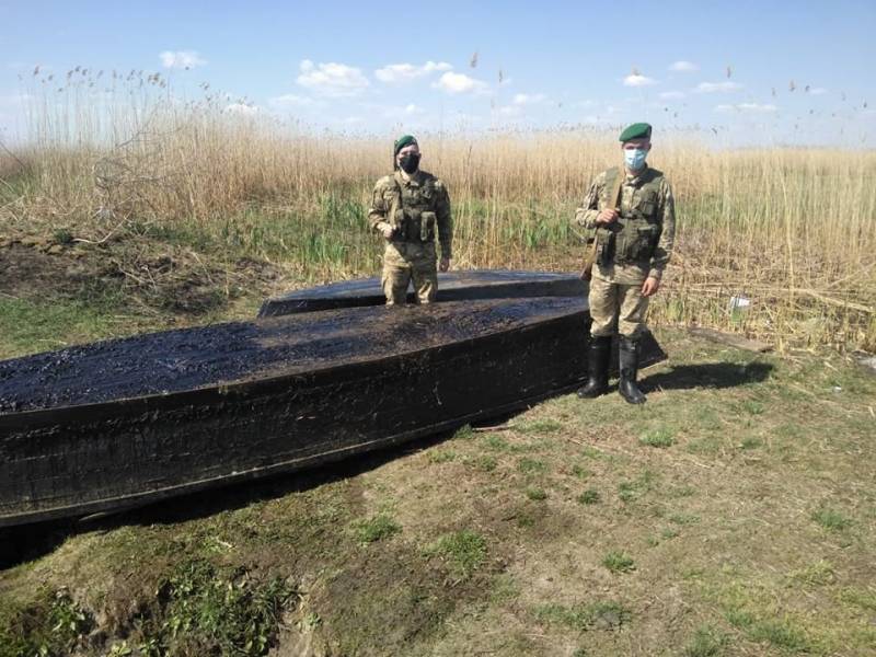 Пограничники Измаильского отряда изъяли более километра браконьерских сетей и три лодки (ФОТО) Пограничники Измаильского отряда изъяли более километра браконьерских сетей и три лодки (ФОТО)