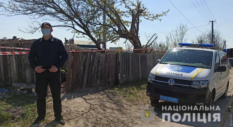 В Харькове задержали обнаженную женщину, которая ходила по улице с отрезанной головой дочери В Харькове задержали обнаженную женщину, которая ходила по улице с отрезанной головой дочери