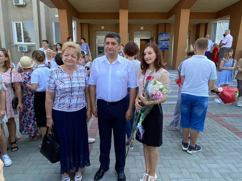 Гордость Измаила! Городской голова Андрей Абрамченко вручил "золотые" и "серебряные" медали выпускникам - ФОТОРЕПОРТАЖ. ВИДЕО - Город 24 Гордость Измаила! Городской голова Андрей Абрамченко вручил "золотые" и "серебряные" медали выпускникам - ФОТОРЕПОРТАЖ. ВИДЕО - Город 24