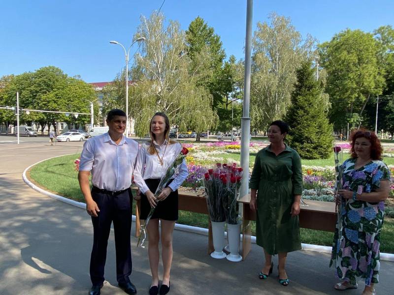 Гордость Измаила! Городской голова Андрей Абрамченко вручил "золотые" и "серебряные" медали выпускникам - ФОТОРЕПОРТАЖ. ВИДЕО - Город 24 Гордость Измаила! Городской голова Андрей Абрамченко вручил "золотые" и "серебряные" медали выпускникам - ФОТОРЕПОРТАЖ. ВИДЕО - Город 24