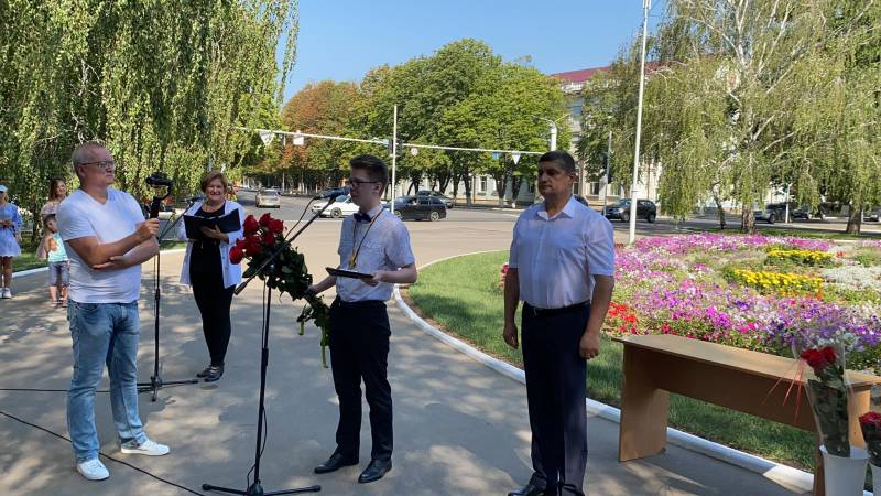 Гордость Измаила! Городской голова Андрей Абрамченко вручил "золотые" и "серебряные" медали выпускникам - ФОТОРЕПОРТАЖ. ВИДЕО - Город 24 Гордость Измаила! Городской голова Андрей Абрамченко вручил "золотые" и "серебряные" медали выпускникам - ФОТОРЕПОРТАЖ. ВИДЕО - Город 24