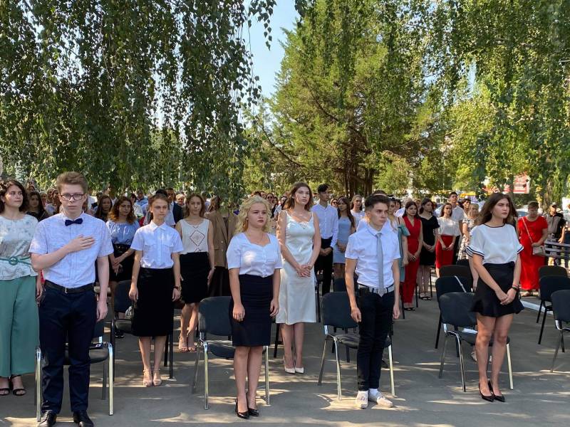 Гордость Измаила! Городской голова Андрей Абрамченко вручил "золотые" и "серебряные" медали выпускникам - ФОТОРЕПОРТАЖ. ВИДЕО - Город 24 Гордость Измаила! Городской голова Андрей Абрамченко вручил "золотые" и "серебряные" медали выпускникам - ФОТОРЕПОРТАЖ. ВИДЕО - Город 24
