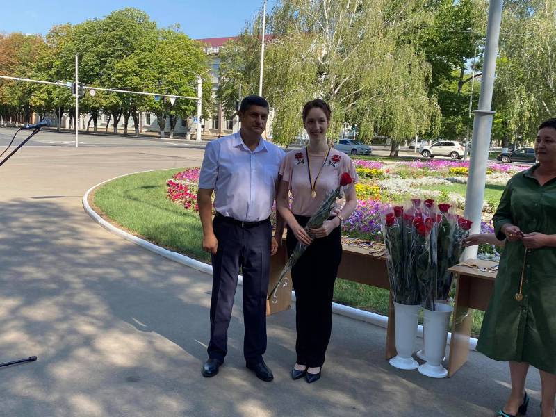 Гордость Измаила! Городской голова Андрей Абрамченко вручил "золотые" и "серебряные" медали выпускникам - ФОТОРЕПОРТАЖ. ВИДЕО - Город 24 Гордость Измаила! Городской голова Андрей Абрамченко вручил "золотые" и "серебряные" медали выпускникам - ФОТОРЕПОРТАЖ. ВИДЕО - Город 24