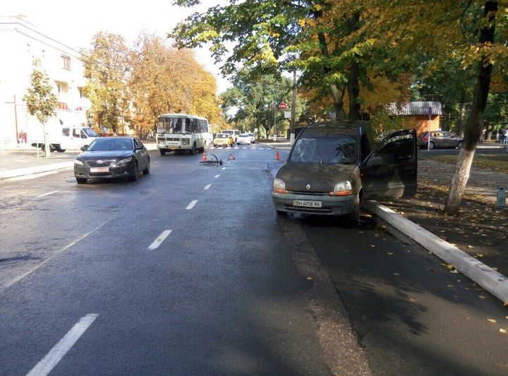 ДТП в Измаиле: на "сквозняке" велосипедист угодил под колеса Renault (ФОТО) ДТП в Измаиле: на "сквозняке" велосипедист угодил под колеса Renault (ФОТО)