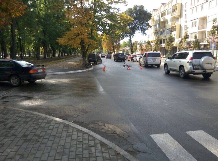 ДТП в Измаиле: на "сквозняке" велосипедист угодил под колеса Renault (ФОТО) ДТП в Измаиле: на "сквозняке" велосипедист угодил под колеса Renault (ФОТО)