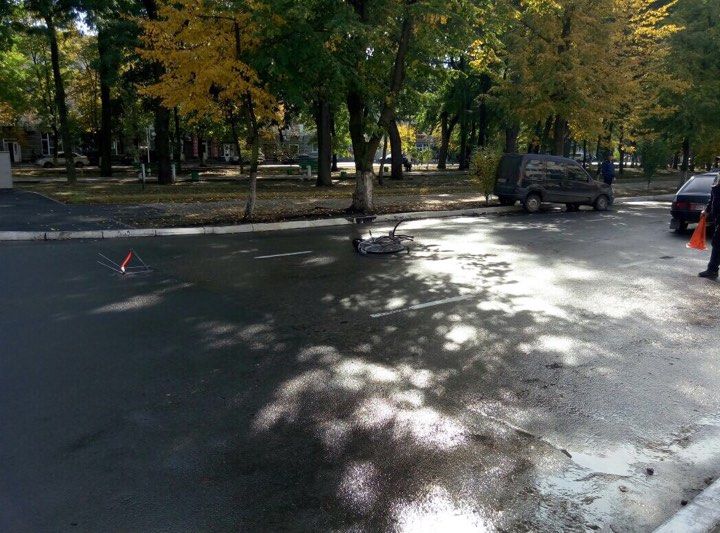 ДТП в Измаиле: на "сквозняке" велосипедист угодил под колеса Renault (ФОТО) ДТП в Измаиле: на "сквозняке" велосипедист угодил под колеса Renault (ФОТО)