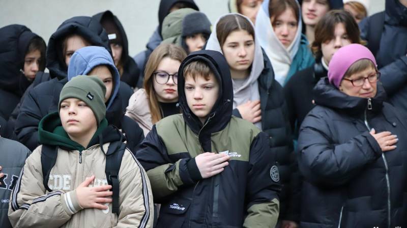 В гімназії №10 з початковою школою 25 грудня відкрито меморіальную дошку в памʼять про Владислава Гузенка – Захисника України, який загинув під час повномасштабного воєнного вторгнення росії в Україну В гімназії №10 з початковою школою 25 грудня відкрито меморіальную дошку в памʼять про Владислава Гузенка – Захисника України, який загинув під час повномасштабного воєнного вторгнення росії в Україну