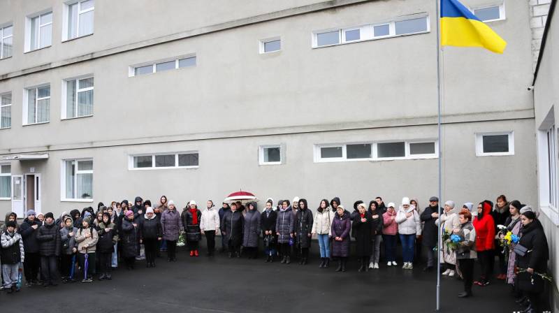 В гімназії №10 з початковою школою 25 грудня відкрито меморіальную дошку в памʼять про Владислава Гузенка – Захисника України, який загинув під час повномасштабного воєнного вторгнення росії в Україну В гімназії №10 з початковою школою 25 грудня відкрито меморіальную дошку в памʼять про Владислава Гузенка – Захисника України, який загинув під час повномасштабного воєнного вторгнення росії в Україну