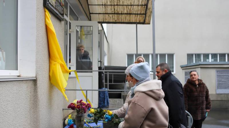 В гімназії №10 з початковою школою 25 грудня відкрито меморіальную дошку в памʼять про Владислава Гузенка – Захисника України, який загинув під час повномасштабного воєнного вторгнення росії в Україну В гімназії №10 з початковою школою 25 грудня відкрито меморіальную дошку в памʼять про Владислава Гузенка – Захисника України, який загинув під час повномасштабного воєнного вторгнення росії в Україну