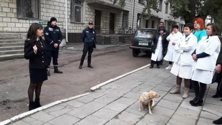 Измаил: полиция и спасатели провели учебную эвакуацию в инфекционной больнице (ФОТО) Измаил: полиция и спасатели провели учебную эвакуацию в инфекционной больнице (ФОТО)