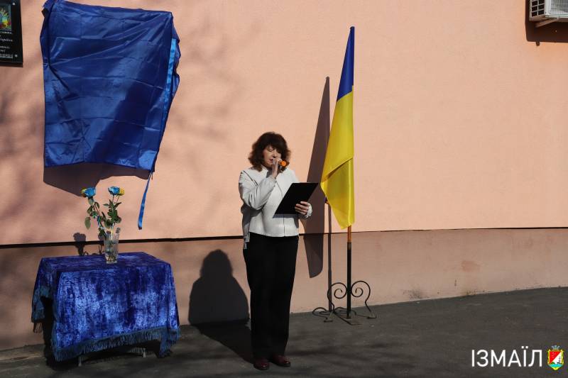В Ізмаїльській гімназії №9 відкрито меморіальну дошку в памʼять про Захисника України Руслана Юдіна В Ізмаїльській гімназії №9 відкрито меморіальну дошку в памʼять про Захисника України Руслана Юдіна