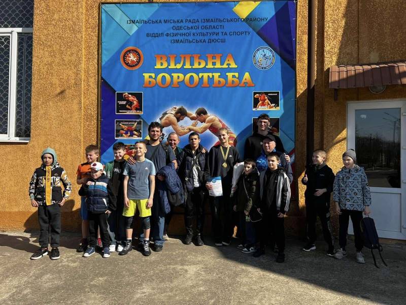 На чемпіонаті України з боротьби вільної серед юніорів та юніорок U17 у Чернівцях На чемпіонаті України з боротьби вільної серед юніорів та юніорок U17 у Чернівцях
