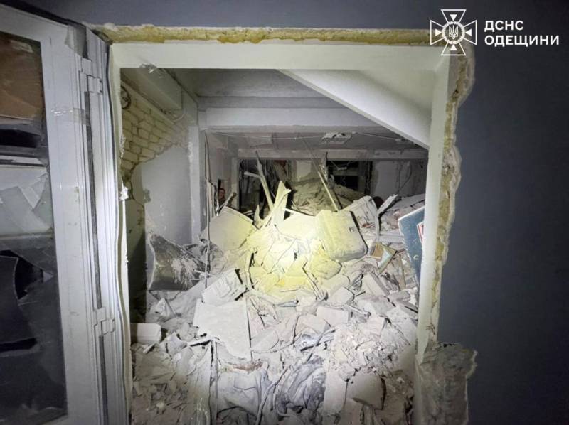 Ворог вночі атакував Одеську область: одна людина загинула, двоє отримали поранення Ворог вночі атакував Одеську область: одна людина загинула, двоє отримали поранення