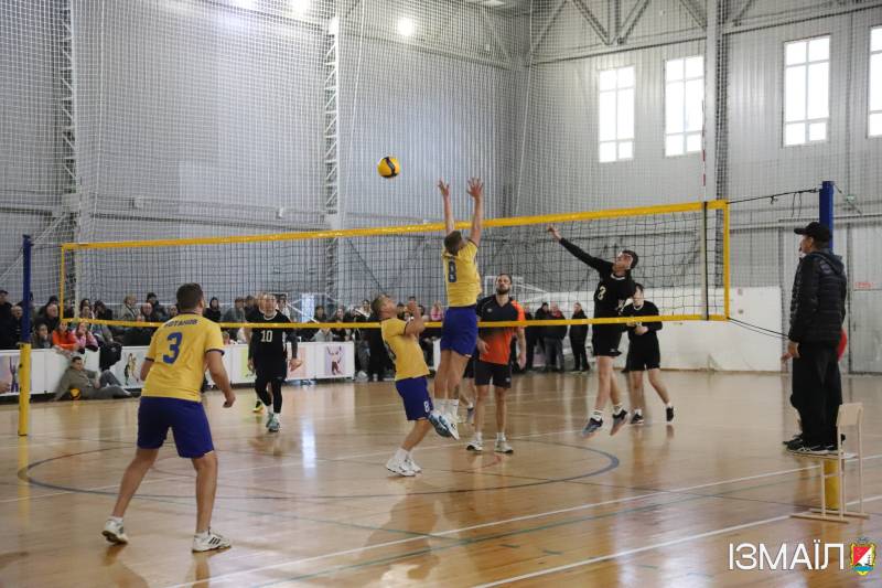 На Відкритому Кубку міста з волейболу серед учнів, жінок, чоловіків та ветеранів На Відкритому Кубку міста з волейболу серед учнів, жінок, чоловіків та ветеранів