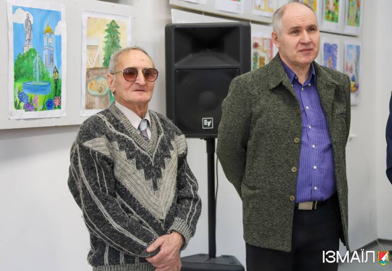 На ХХVII виставці дитячої творчості «Різдвяна феєрія» у Обласному центрі Естетичного виховання На ХХVII виставці дитячої творчості «Різдвяна феєрія» у Обласному центрі Естетичного виховання