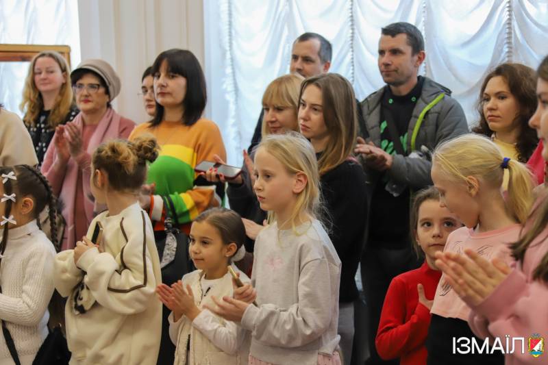 На ХХVII виставці дитячої творчості «Різдвяна феєрія» у Обласному центрі Естетичного виховання На ХХVII виставці дитячої творчості «Різдвяна феєрія» у Обласному центрі Естетичного виховання