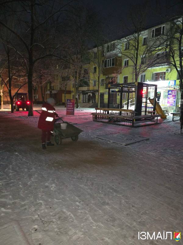 Як справляються із сюрпризами зими в Ізмаїлі (фоторепортаж) Як справляються із сюрпризами зими в Ізмаїлі (фоторепортаж)