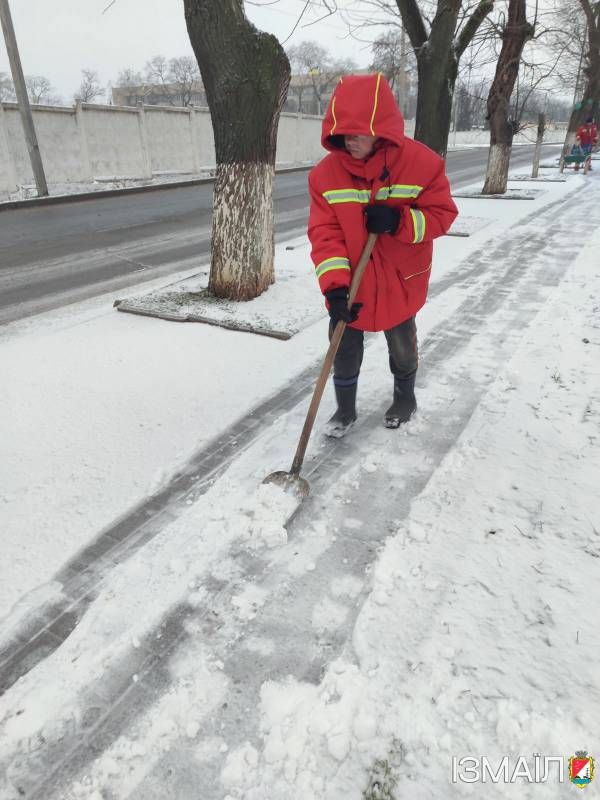 Як справляються із сюрпризами зими в Ізмаїлі (фоторепортаж) Як справляються із сюрпризами зими в Ізмаїлі (фоторепортаж)