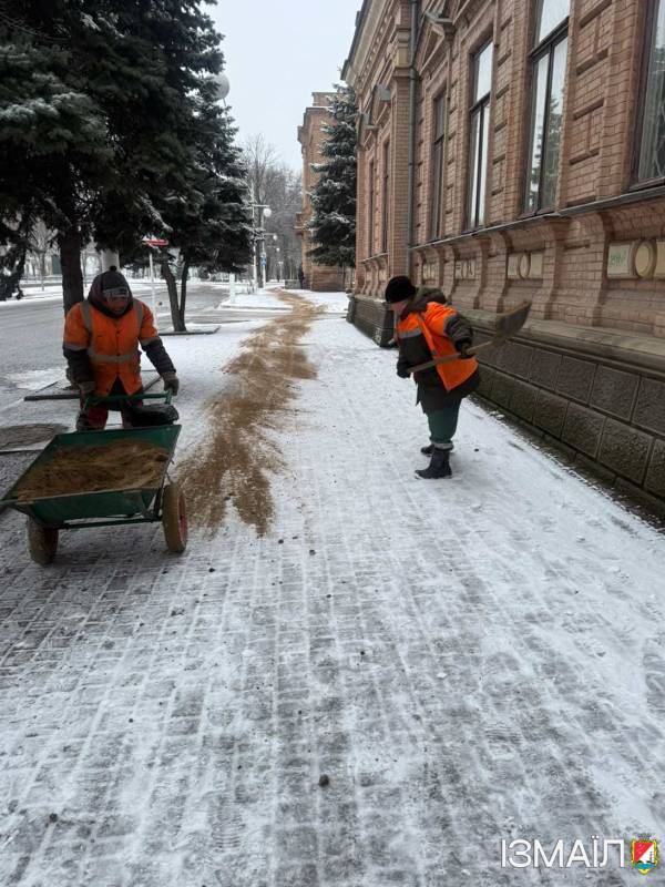 Як справляються із сюрпризами зими в Ізмаїлі (фоторепортаж) Як справляються із сюрпризами зими в Ізмаїлі (фоторепортаж)