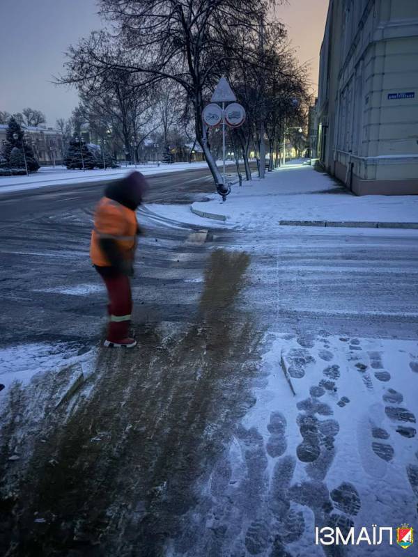 Як справляються із сюрпризами зими в Ізмаїлі (фоторепортаж) Як справляються із сюрпризами зими в Ізмаїлі (фоторепортаж)