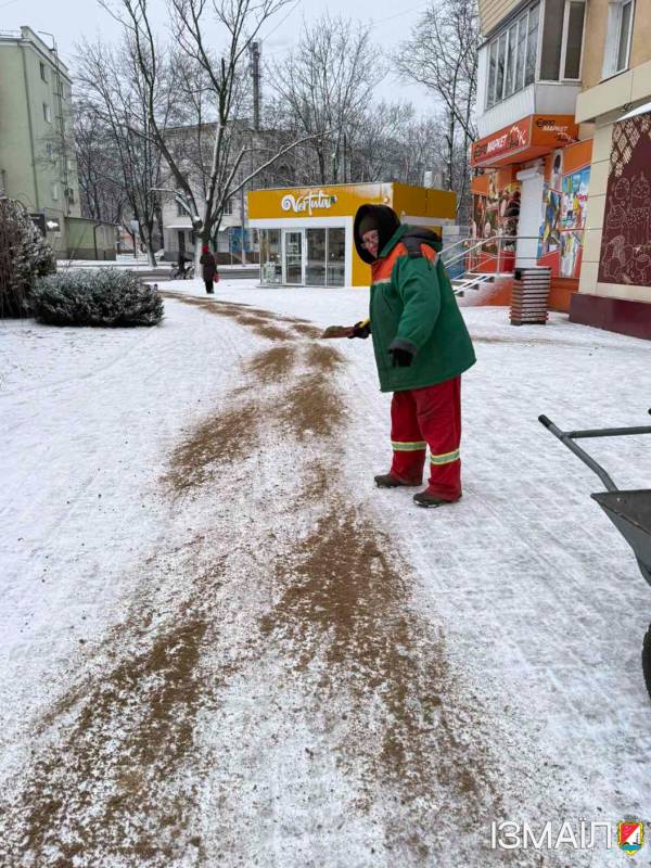 Як справляються із сюрпризами зими в Ізмаїлі (фоторепортаж) Як справляються із сюрпризами зими в Ізмаїлі (фоторепортаж)