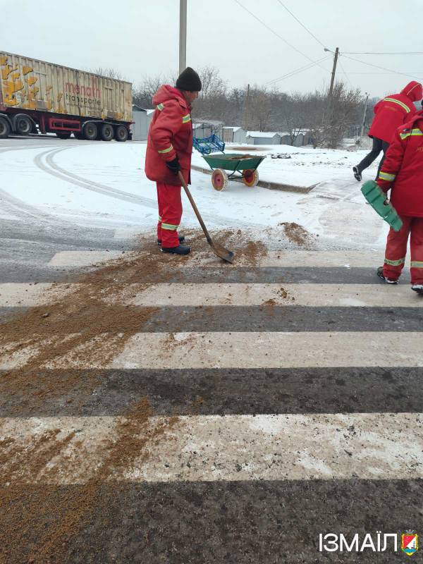 Як справляються із сюрпризами зими в Ізмаїлі (фоторепортаж) Як справляються із сюрпризами зими в Ізмаїлі (фоторепортаж)