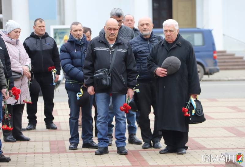 В Ізмаїлі 15 лютого відбулась урочиста церемонія покладання квітів з нагоди Дня вшанування учасників бойових дій на території інших держав В Ізмаїлі 15 лютого відбулась урочиста церемонія покладання квітів з нагоди Дня вшанування учасників бойових дій на території інших держав