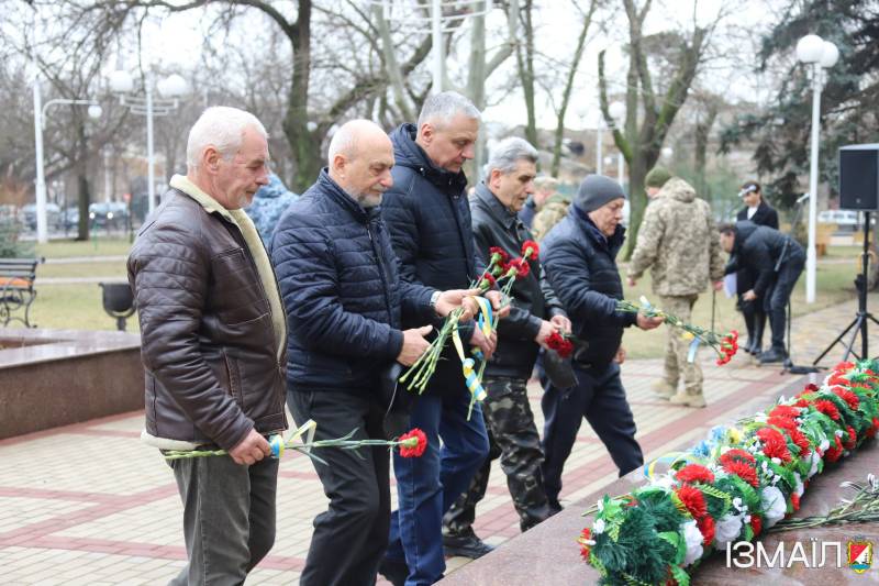 В Ізмаїлі 15 лютого відбулась урочиста церемонія покладання квітів з нагоди Дня вшанування учасників бойових дій на території інших держав В Ізмаїлі 15 лютого відбулась урочиста церемонія покладання квітів з нагоди Дня вшанування учасників бойових дій на території інших держав