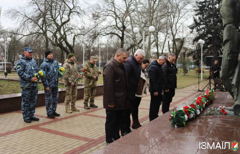 В Ізмаїлі 15 лютого відбулась урочиста церемонія покладання квітів з нагоди Дня вшанування учасників бойових дій на території інших держав В Ізмаїлі 15 лютого відбулась урочиста церемонія покладання квітів з нагоди Дня вшанування учасників бойових дій на території інших держав
