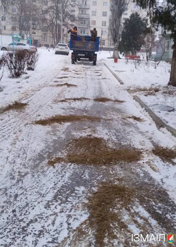Працівники КП «Житсервіс» продовжують цілодобово й сумлінно працювати над ліквідацією наслідків зимової негоди Працівники КП «Житсервіс» продовжують цілодобово й сумлінно працювати над ліквідацією наслідків зимової негоди