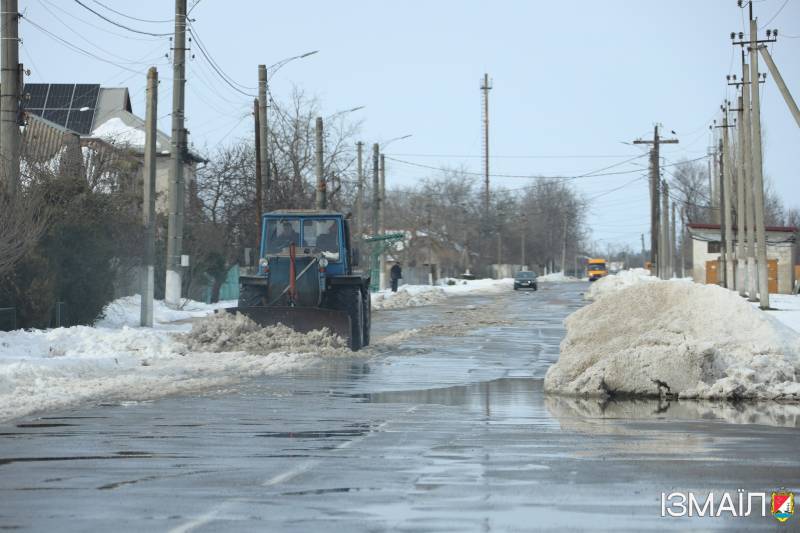 Працівники КП «Житсервіс» продовжують цілодобово й сумлінно працювати над ліквідацією наслідків зимової негоди Працівники КП «Житсервіс» продовжують цілодобово й сумлінно працювати над ліквідацією наслідків зимової негоди