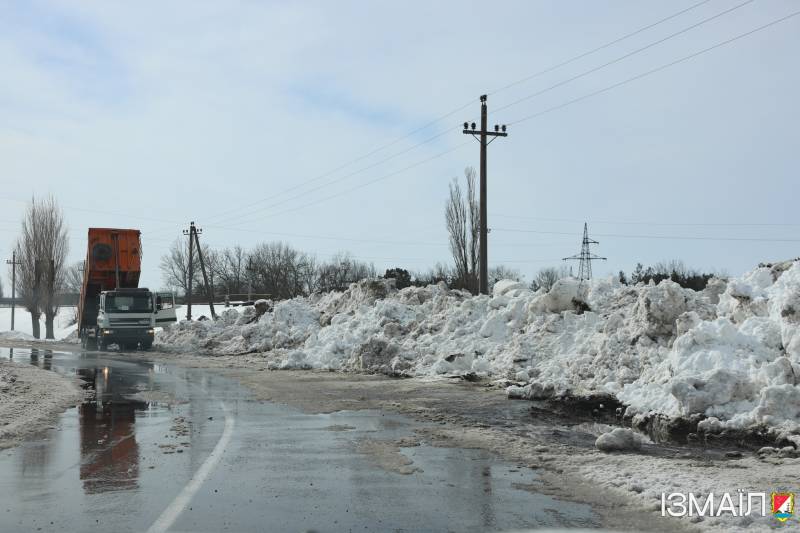 Працівники КП «Житсервіс» продовжують цілодобово й сумлінно працювати над ліквідацією наслідків зимової негоди Працівники КП «Житсервіс» продовжують цілодобово й сумлінно працювати над ліквідацією наслідків зимової негоди