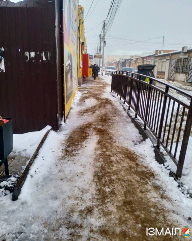 Працівники КП «Житсервіс» продовжують цілодобово й сумлінно працювати над ліквідацією наслідків зимової негоди Працівники КП «Житсервіс» продовжують цілодобово й сумлінно працювати над ліквідацією наслідків зимової негоди