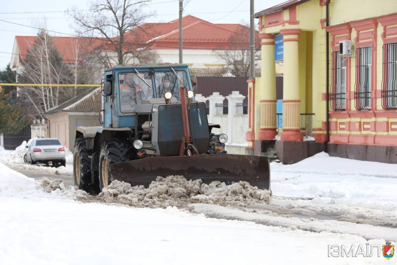 Працівники КП «Житсервіс» продовжують цілодобово й сумлінно працювати над ліквідацією наслідків зимової негоди Працівники КП «Житсервіс» продовжують цілодобово й сумлінно працювати над ліквідацією наслідків зимової негоди