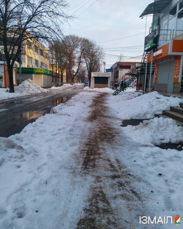 Працівники КП «Житсервіс» продовжують цілодобово й сумлінно працювати над ліквідацією наслідків зимової негоди Працівники КП «Житсервіс» продовжують цілодобово й сумлінно працювати над ліквідацією наслідків зимової негоди