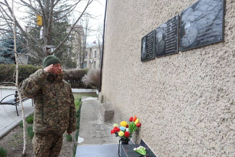 Напередодні річниці створення НГУ гвардійці Ізмаїльщини вшанували пам’ять полеглих побратимів Напередодні річниці створення НГУ гвардійці Ізмаїльщини вшанували пам’ять полеглих побратимів