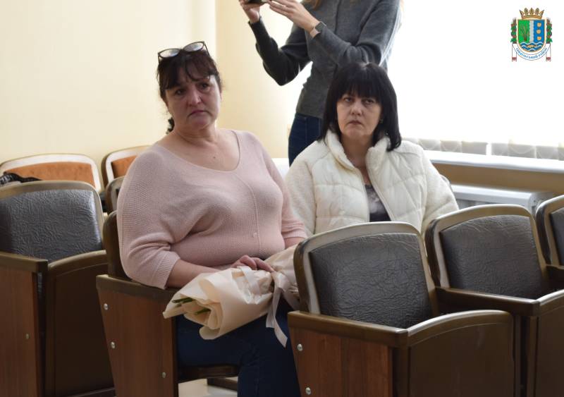 В Ізмаїлі родинам полеглих військових вручили посмертні відзнаки В Ізмаїлі родинам полеглих військових вручили посмертні відзнаки