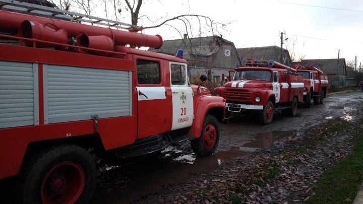 В Измаиле спасатели тушили пожар в частном доме (ФОТО) В Измаиле спасатели тушили пожар в частном доме (ФОТО)
