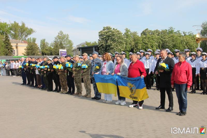 В Ізмаїлі у День пам’яті та перемоги над нацизмом пройшли митинги пам'яті та вшанування В Ізмаїлі у День пам’яті та перемоги над нацизмом пройшли митинги пам'яті та вшанування