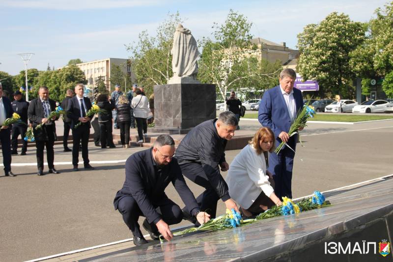 В Ізмаїлі у День пам’яті та перемоги над нацизмом пройшли митинги пам'яті та вшанування В Ізмаїлі у День пам’яті та перемоги над нацизмом пройшли митинги пам'яті та вшанування