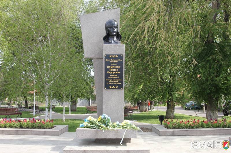 В Ізмаїлі у День пам’яті та перемоги над нацизмом пройшли митинги пам'яті та вшанування В Ізмаїлі у День пам’яті та перемоги над нацизмом пройшли митинги пам'яті та вшанування