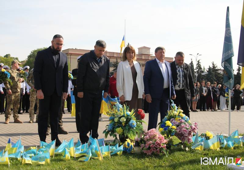 В Ізмаїлі у День пам’яті та перемоги над нацизмом пройшли митинги пам'яті та вшанування В Ізмаїлі у День пам’яті та перемоги над нацизмом пройшли митинги пам'яті та вшанування