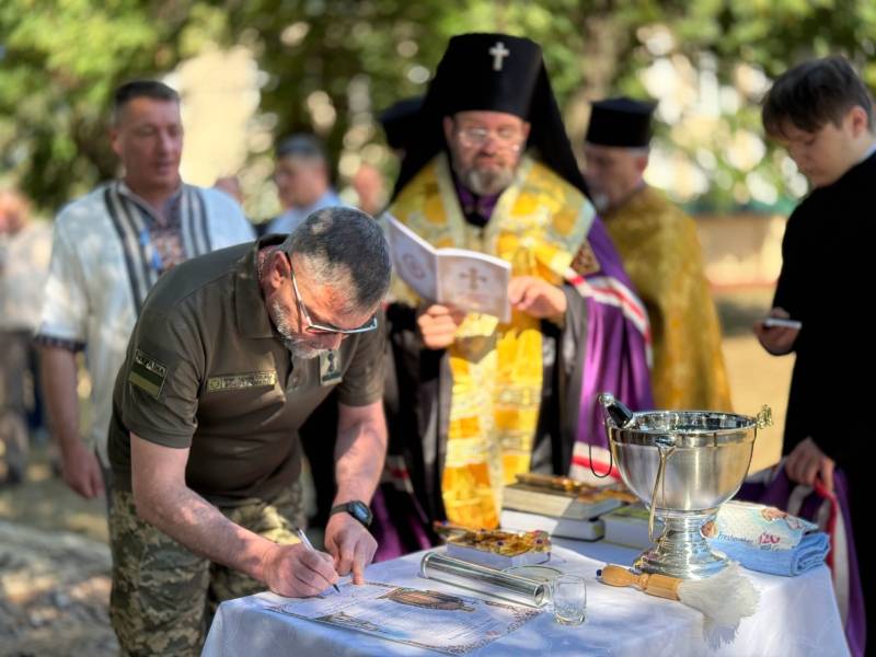 На Одещині прикордонники взяли участь в освяченні землі під будівництво нового храму На Одещині прикордонники взяли участь в освяченні землі під будівництво нового храму