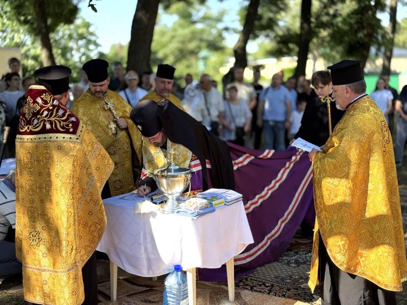 На Одещині прикордонники взяли участь в освяченні землі під будівництво нового храму На Одещині прикордонники взяли участь в освяченні землі під будівництво нового храму