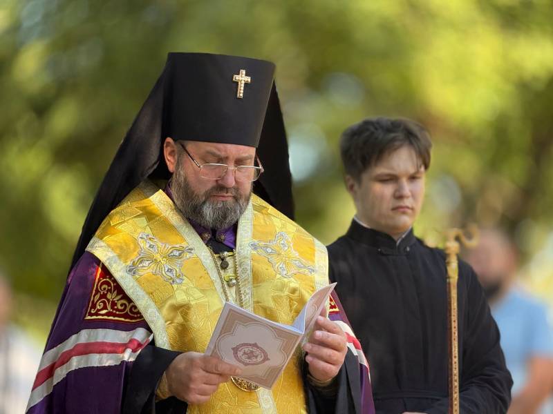 На Одещині прикордонники взяли участь в освяченні землі під будівництво нового храму На Одещині прикордонники взяли участь в освяченні землі під будівництво нового храму