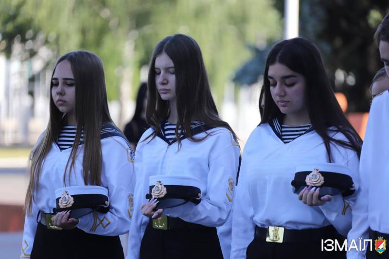 З нагоди Дня Військово-Морських Сил Збройних Сил України в Ізмаїлі урочисто піднято Прапор Військово-Морських Сил Збройних Сил України З нагоди Дня Військово-Морських Сил Збройних Сил України в Ізмаїлі урочисто піднято Прапор Військово-Морських Сил Збройних Сил України