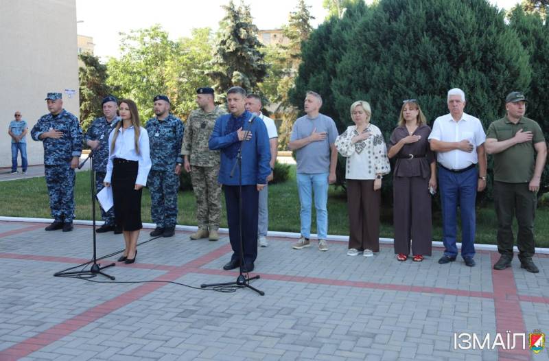 З нагоди Дня Військово-Морських Сил Збройних Сил України в Ізмаїлі урочисто піднято Прапор Військово-Морських Сил Збройних Сил України З нагоди Дня Військово-Морських Сил Збройних Сил України в Ізмаїлі урочисто піднято Прапор Військово-Морських Сил Збройних Сил України
